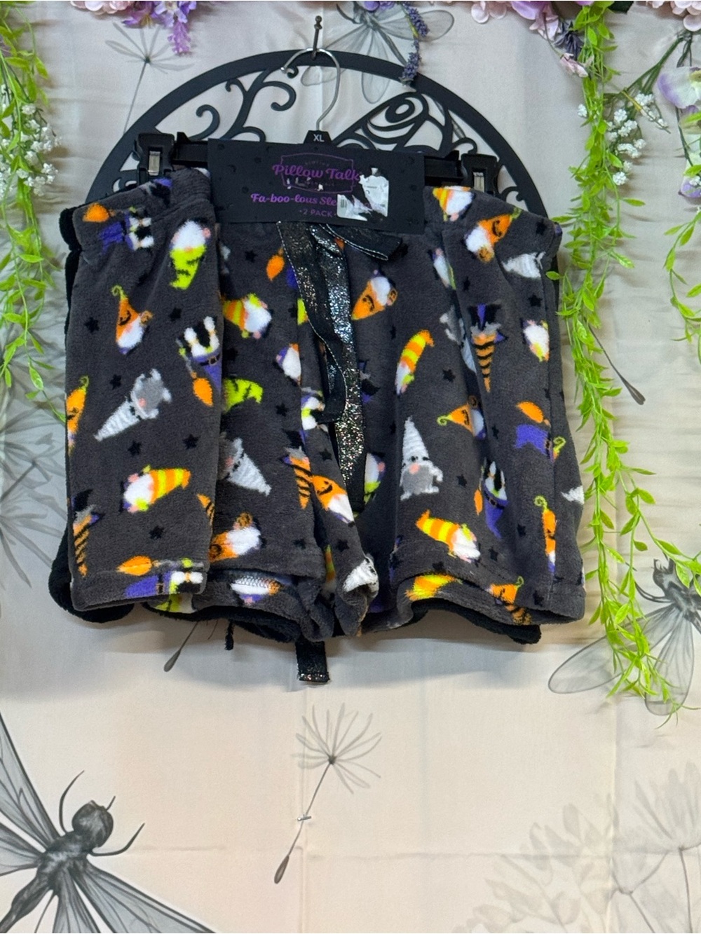 Pillow Talk Women’s Halloween Fleece 2pc Sleep Shorts - Gnomes